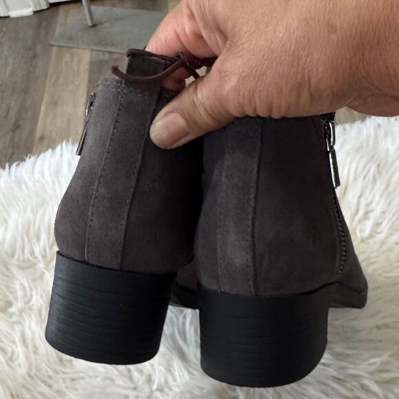 Kenneth Cole Women's Suede Gray Ankle Boots Size 7.5 NWOT - Picture 3 of 9